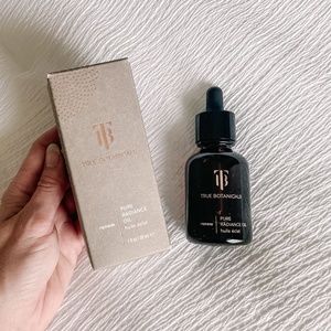SOLD ⛔️ Renew Pure Radiance Oil by True Botanicals